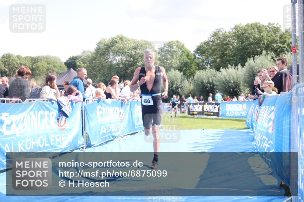 25.08.2024 - Elbe Triathlon Hamburg H.Heesch http://msf.ph/oto/6875099 25.08.2024 12:02:04 Ziel 450 meine-sportfotos.de