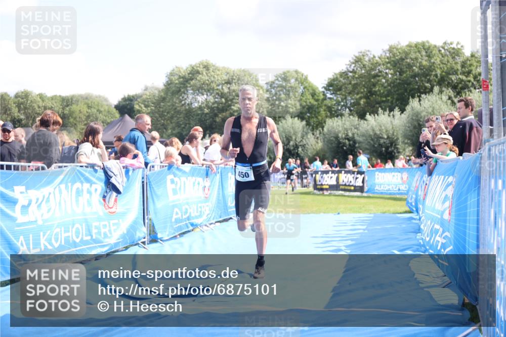 25.08.2024 - Elbe Triathlon Hamburg H.Heesch http://msf.ph/oto/6875101 25.08.2024 12:02:04 Ziel 450 meine-sportfotos.de