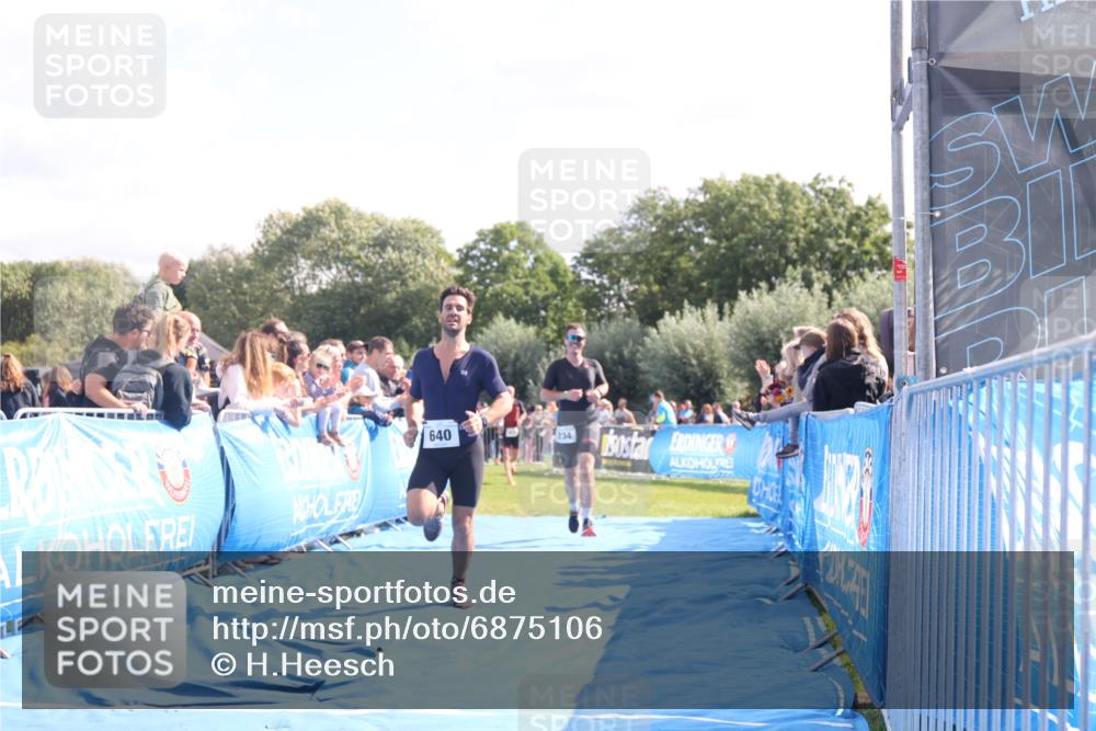 25.08.2024 - Elbe Triathlon Hamburg H.Heesch http://msf.ph/oto/6875106 25.08.2024 11:14:34 Ziel 234, 410, 640, 655 meine-sportfotos.de
