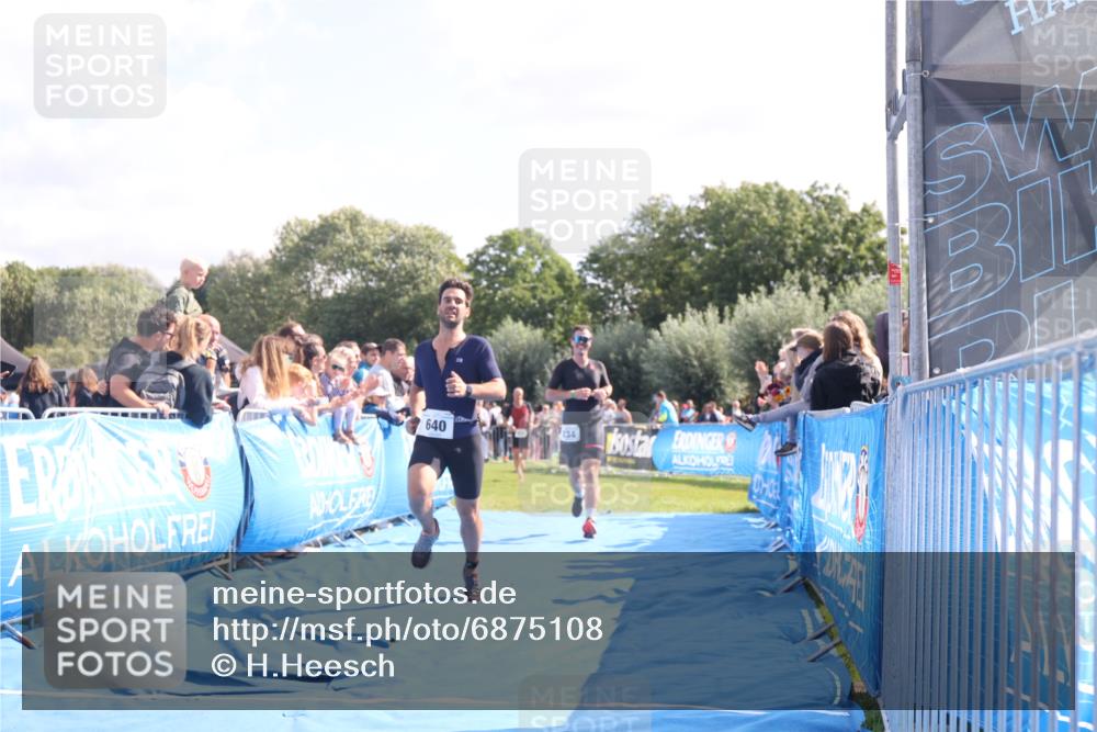 25.08.2024 - Elbe Triathlon Hamburg H.Heesch http://msf.ph/oto/6875108 25.08.2024 11:14:35 Ziel 234, 410, 640, 655 meine-sportfotos.de