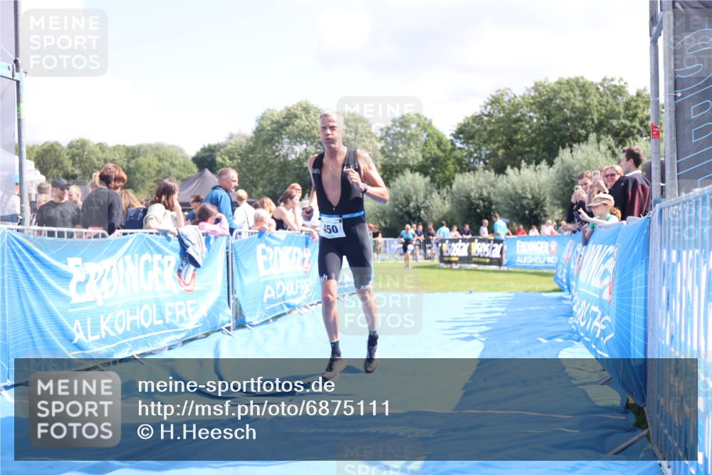 25.08.2024 - Elbe Triathlon Hamburg H.Heesch http://msf.ph/oto/6875111 25.08.2024 12:02:04 Ziel 450 meine-sportfotos.de