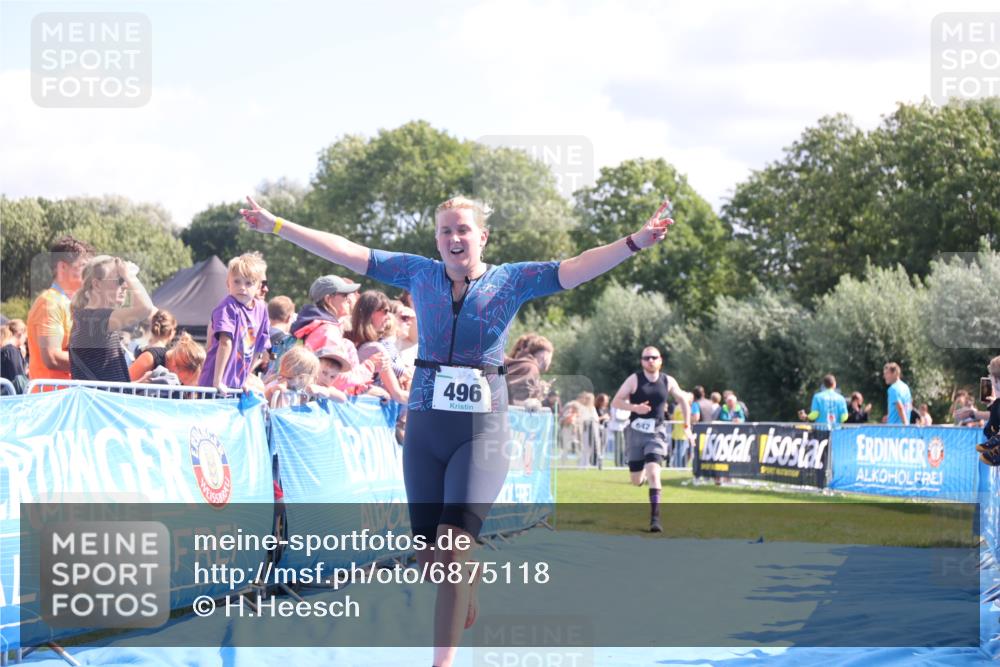 25.08.2024 - Elbe Triathlon Hamburg H.Heesch http://msf.ph/oto/6875118 25.08.2024 11:39:58 Ziel 496, 642, 1609 meine-sportfotos.de