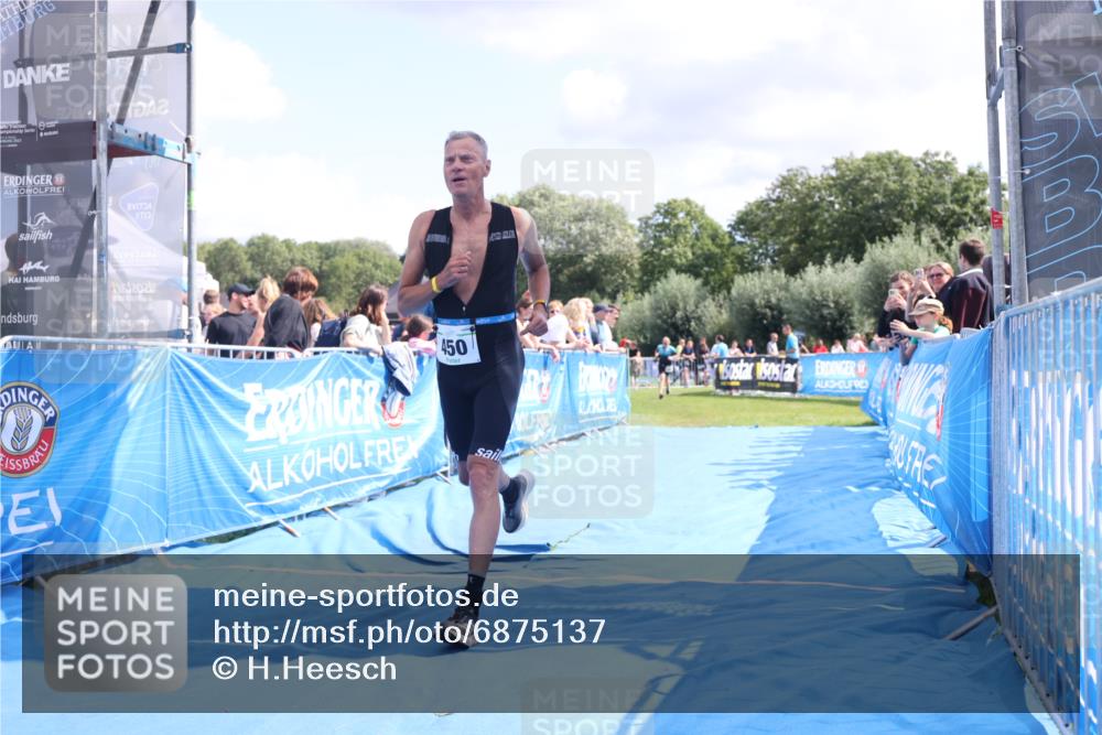25.08.2024 - Elbe Triathlon Hamburg H.Heesch http://msf.ph/oto/6875137 25.08.2024 12:02:05 Ziel 450, 1597 meine-sportfotos.de