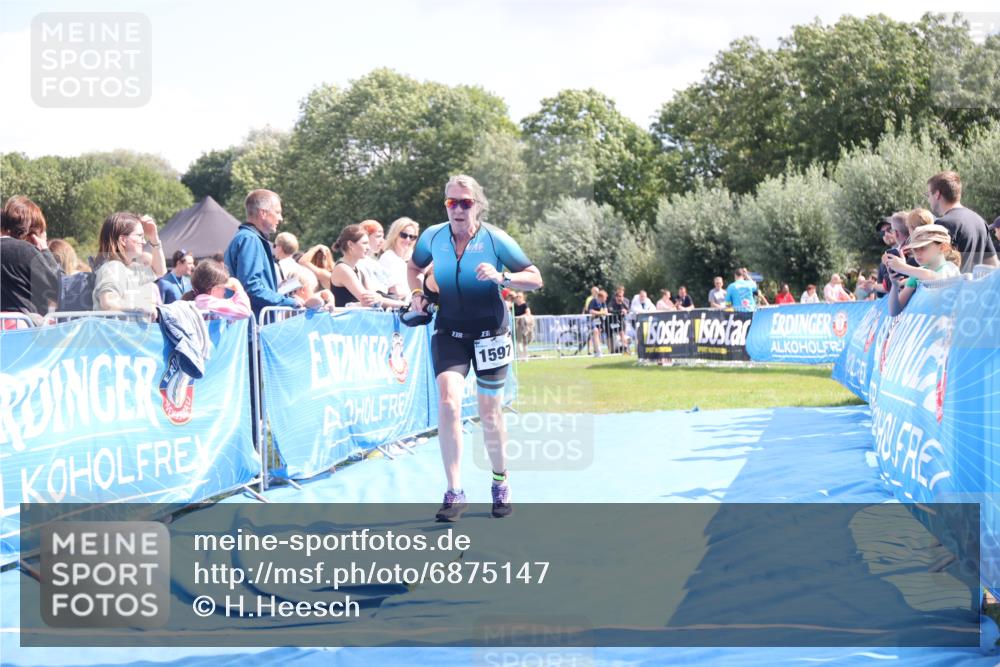 25.08.2024 - Elbe Triathlon Hamburg H.Heesch http://msf.ph/oto/6875147 25.08.2024 12:02:11 Ziel 450, 1597 meine-sportfotos.de