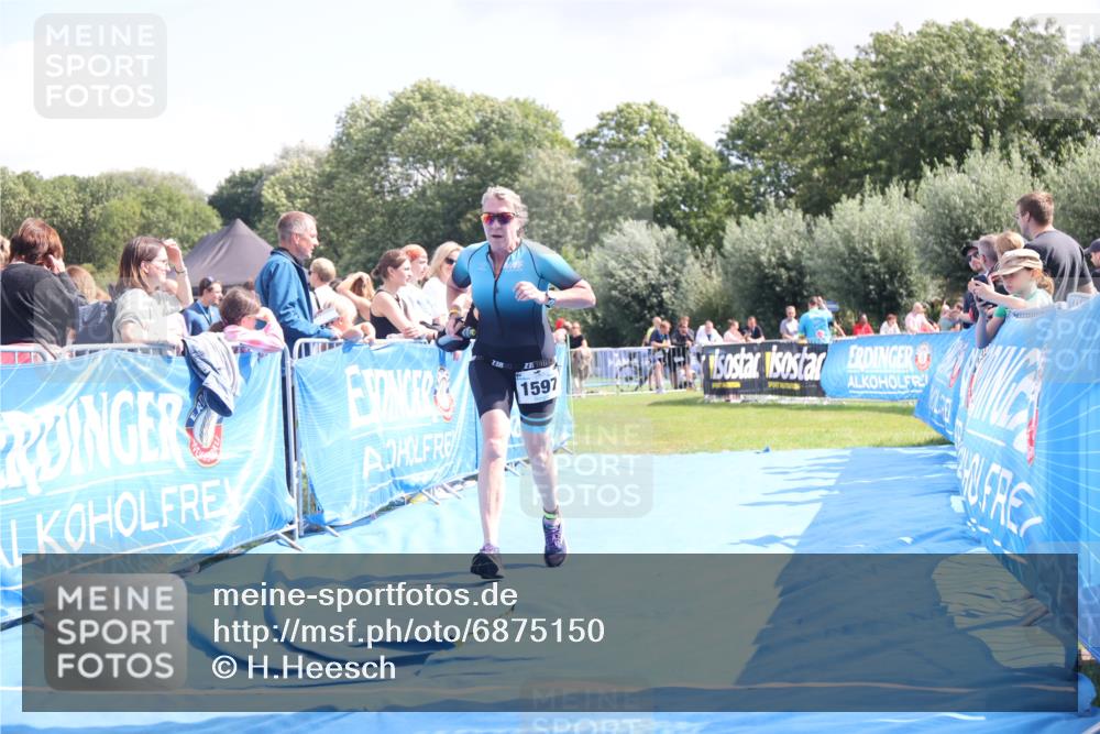 25.08.2024 - Elbe Triathlon Hamburg H.Heesch http://msf.ph/oto/6875150 25.08.2024 12:02:11 Ziel 450, 1597 meine-sportfotos.de