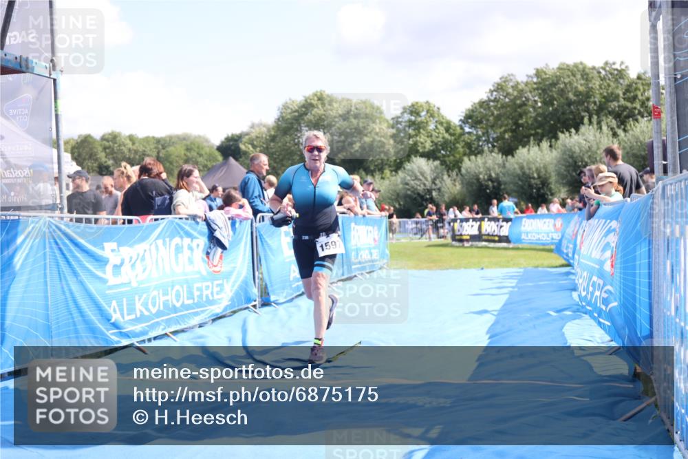 25.08.2024 - Elbe Triathlon Hamburg H.Heesch http://msf.ph/oto/6875175 25.08.2024 12:02:12 Ziel 450, 1597 meine-sportfotos.de