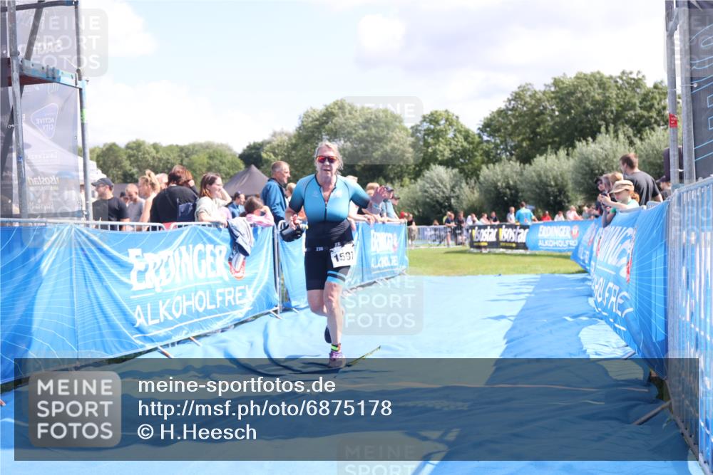 25.08.2024 - Elbe Triathlon Hamburg H.Heesch http://msf.ph/oto/6875178 25.08.2024 12:02:12 Ziel 450, 1597 meine-sportfotos.de
