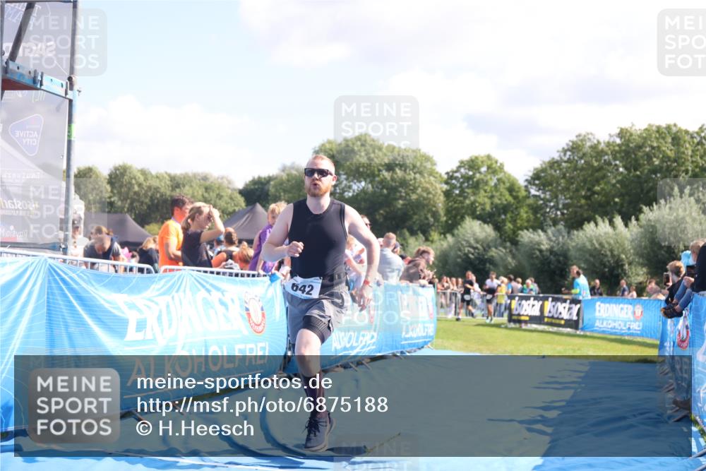 25.08.2024 - Elbe Triathlon Hamburg H.Heesch http://msf.ph/oto/6875188 25.08.2024 11:40:00 Ziel 496, 642, 1609 meine-sportfotos.de