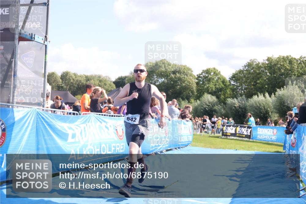 25.08.2024 - Elbe Triathlon Hamburg H.Heesch http://msf.ph/oto/6875190 25.08.2024 11:40:00 Ziel 496, 642, 1609 meine-sportfotos.de