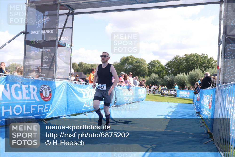 25.08.2024 - Elbe Triathlon Hamburg H.Heesch http://msf.ph/oto/6875202 25.08.2024 11:40:01 Ziel 353, 496, 642, 703, 1609 meine-sportfotos.de