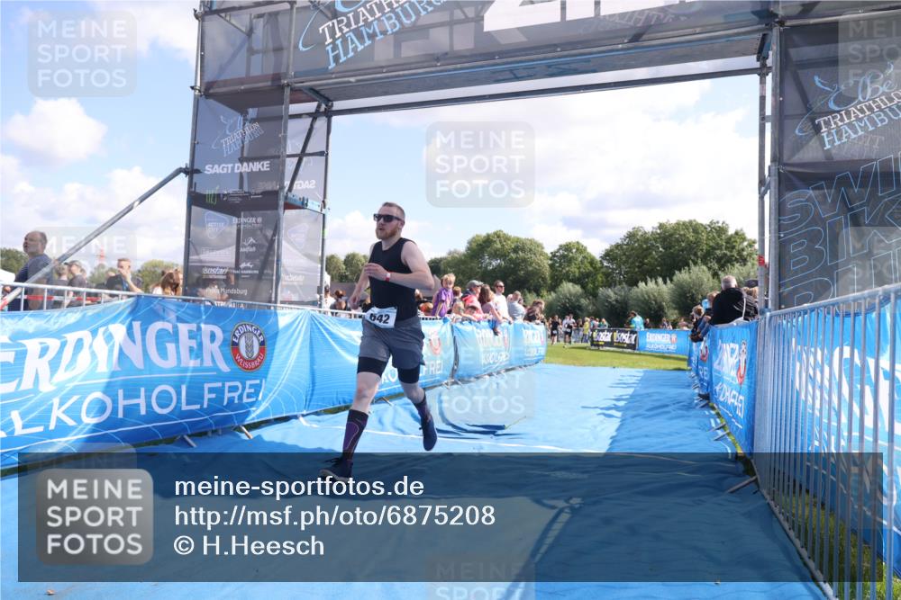 25.08.2024 - Elbe Triathlon Hamburg H.Heesch http://msf.ph/oto/6875208 25.08.2024 11:40:01 Ziel 353, 496, 642, 703, 1609 meine-sportfotos.de