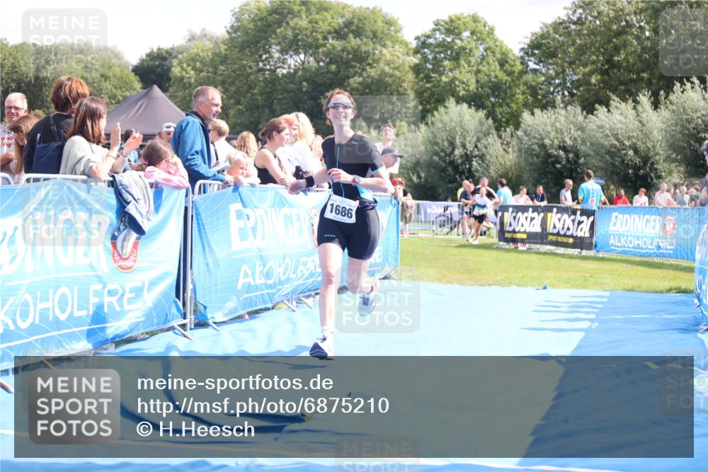 25.08.2024 - Elbe Triathlon Hamburg H.Heesch http://msf.ph/oto/6875210 25.08.2024 12:02:29 Ziel 1686, 1710 meine-sportfotos.de