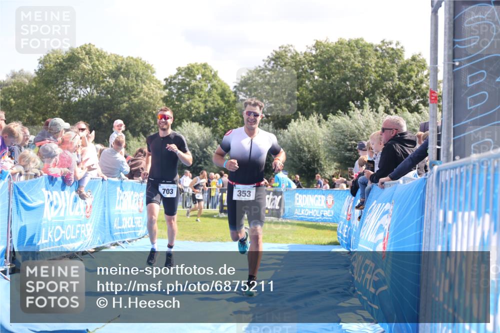 25.08.2024 - Elbe Triathlon Hamburg H.Heesch http://msf.ph/oto/6875211 25.08.2024 11:40:07 Ziel 353, 642, 703 meine-sportfotos.de