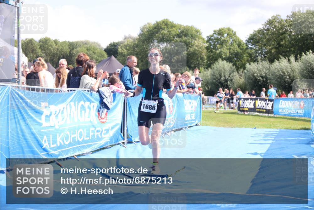 25.08.2024 - Elbe Triathlon Hamburg H.Heesch http://msf.ph/oto/6875213 25.08.2024 12:02:30 Ziel 1436, 1686, 1710 meine-sportfotos.de