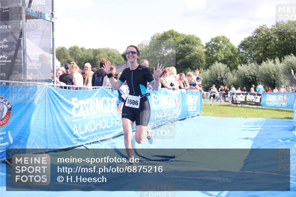 25.08.2024 - Elbe Triathlon Hamburg H.Heesch http://msf.ph/oto/6875216 25.08.2024 12:02:30 Ziel 1436, 1686, 1710 meine-sportfotos.de