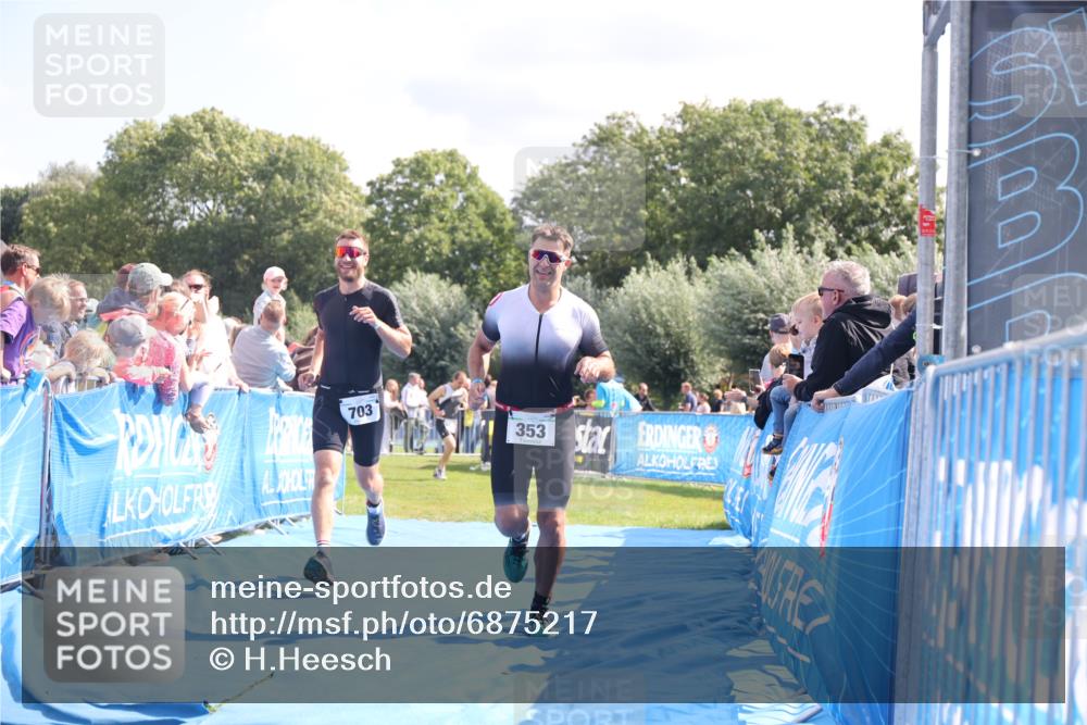 25.08.2024 - Elbe Triathlon Hamburg H.Heesch http://msf.ph/oto/6875217 25.08.2024 11:40:07 Ziel 353, 642, 703 meine-sportfotos.de