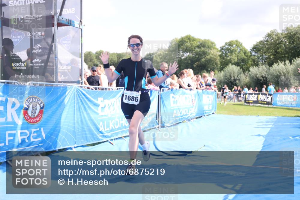 25.08.2024 - Elbe Triathlon Hamburg H.Heesch http://msf.ph/oto/6875219 25.08.2024 12:02:30 Ziel 1436, 1686, 1710 meine-sportfotos.de