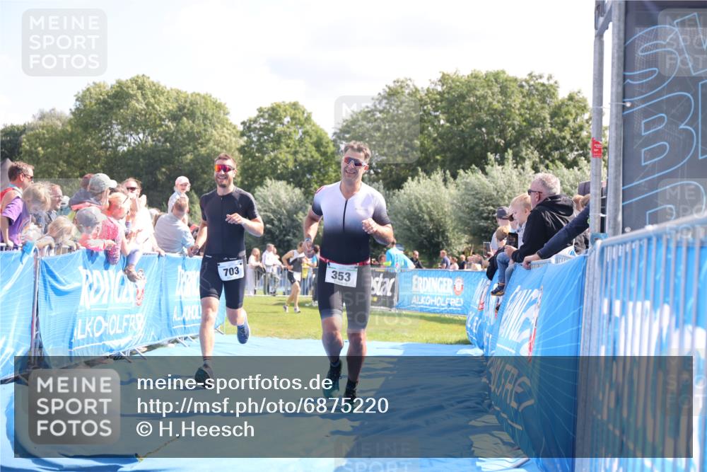 25.08.2024 - Elbe Triathlon Hamburg H.Heesch http://msf.ph/oto/6875220 25.08.2024 11:40:07 Ziel 353, 642, 703 meine-sportfotos.de