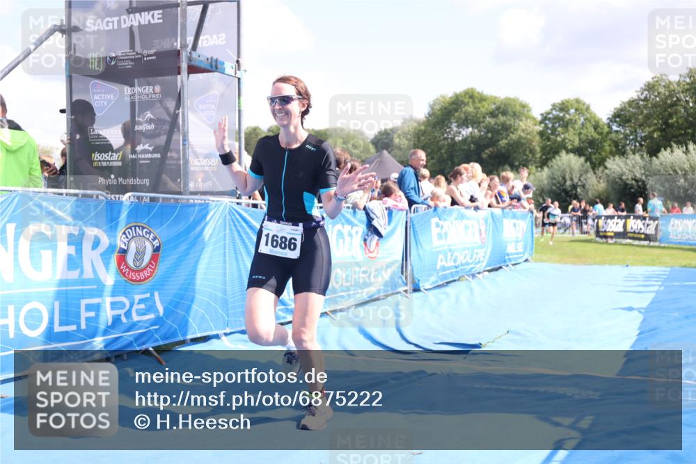 25.08.2024 - Elbe Triathlon Hamburg H.Heesch http://msf.ph/oto/6875222 25.08.2024 12:02:30 Ziel 1436, 1686, 1710 meine-sportfotos.de