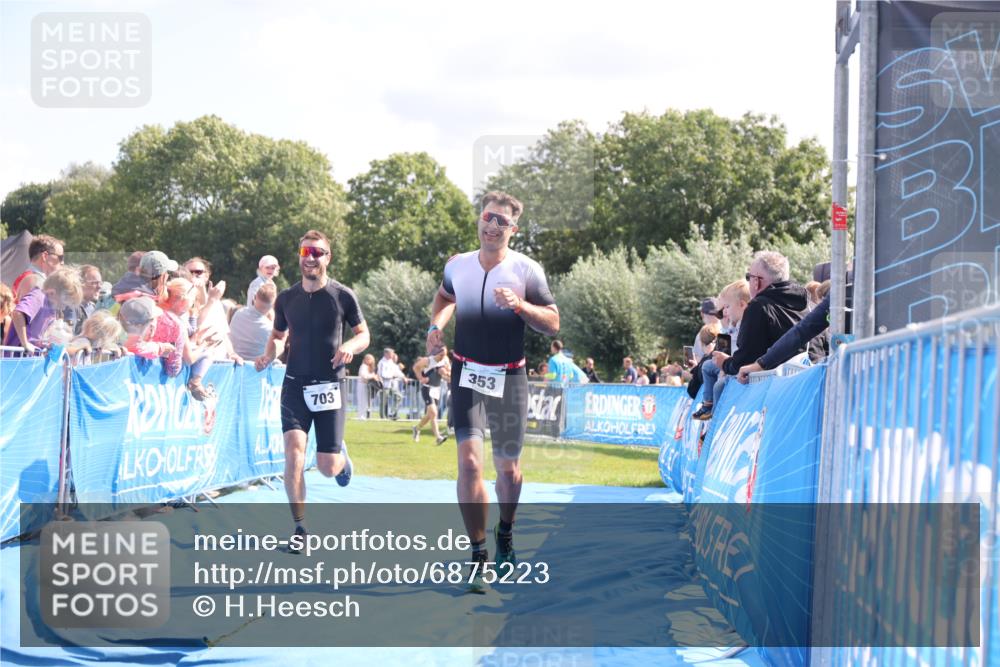 25.08.2024 - Elbe Triathlon Hamburg H.Heesch http://msf.ph/oto/6875223 25.08.2024 11:40:08 Ziel 353, 642, 703 meine-sportfotos.de