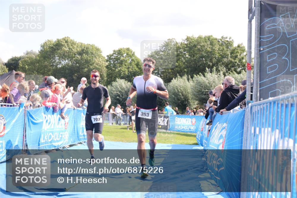 25.08.2024 - Elbe Triathlon Hamburg H.Heesch http://msf.ph/oto/6875226 25.08.2024 11:40:08 Ziel 353, 642, 703 meine-sportfotos.de