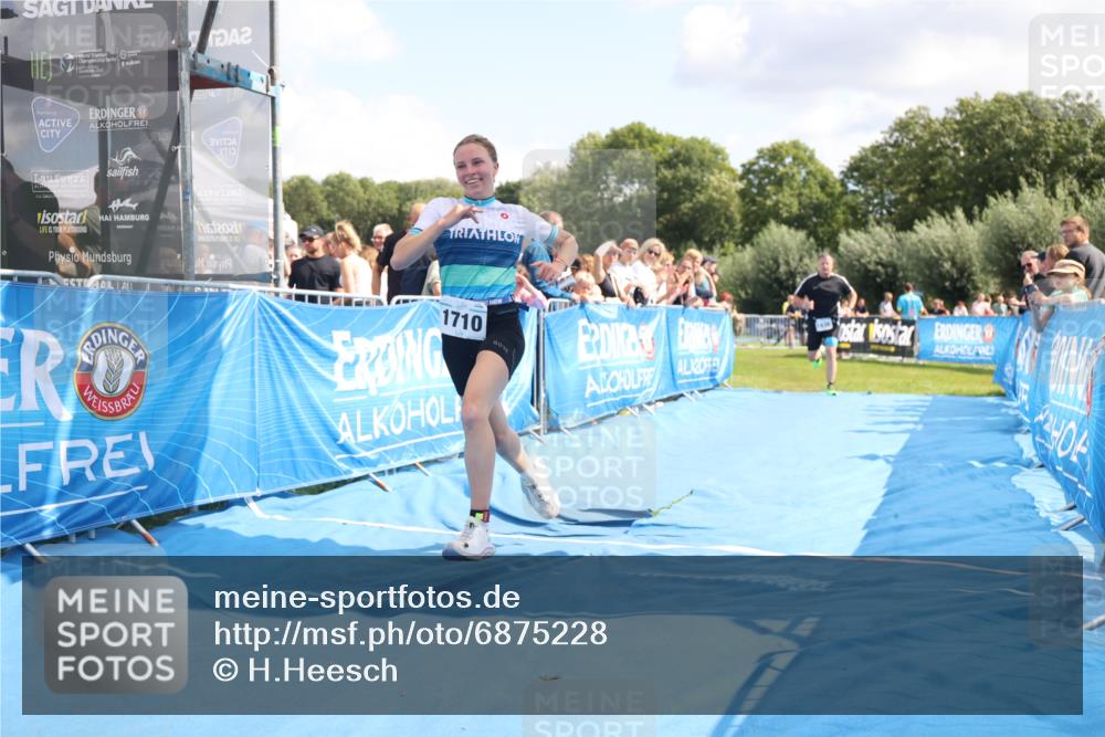 25.08.2024 - Elbe Triathlon Hamburg H.Heesch http://msf.ph/oto/6875228 25.08.2024 12:02:35 Ziel 1436, 1686, 1710 meine-sportfotos.de