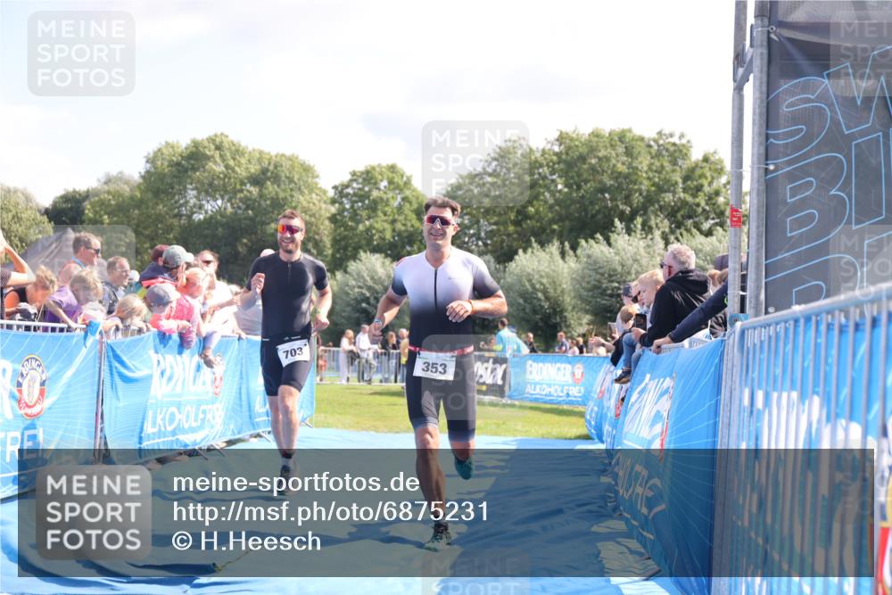 25.08.2024 - Elbe Triathlon Hamburg H.Heesch http://msf.ph/oto/6875231 25.08.2024 11:40:08 Ziel 353, 642, 703 meine-sportfotos.de