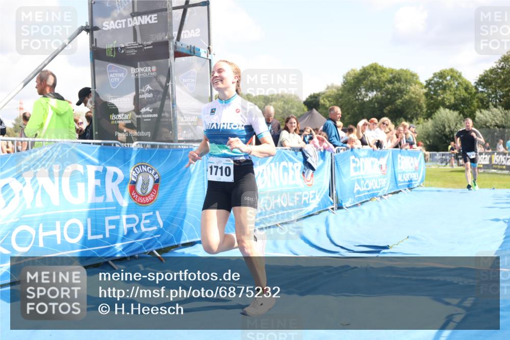 25.08.2024 - Elbe Triathlon Hamburg H.Heesch http://msf.ph/oto/6875232 25.08.2024 12:02:35 Ziel 1436, 1686, 1710 meine-sportfotos.de