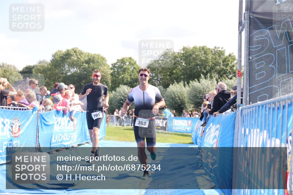 25.08.2024 - Elbe Triathlon Hamburg H.Heesch http://msf.ph/oto/6875234 25.08.2024 11:40:08 Ziel 353, 642, 703 meine-sportfotos.de