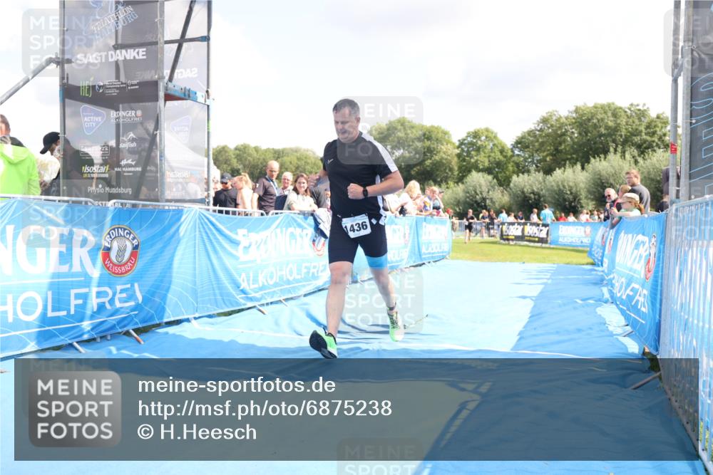 25.08.2024 - Elbe Triathlon Hamburg H.Heesch http://msf.ph/oto/6875238 25.08.2024 12:02:38 Ziel 521, 1436, 1710 meine-sportfotos.de