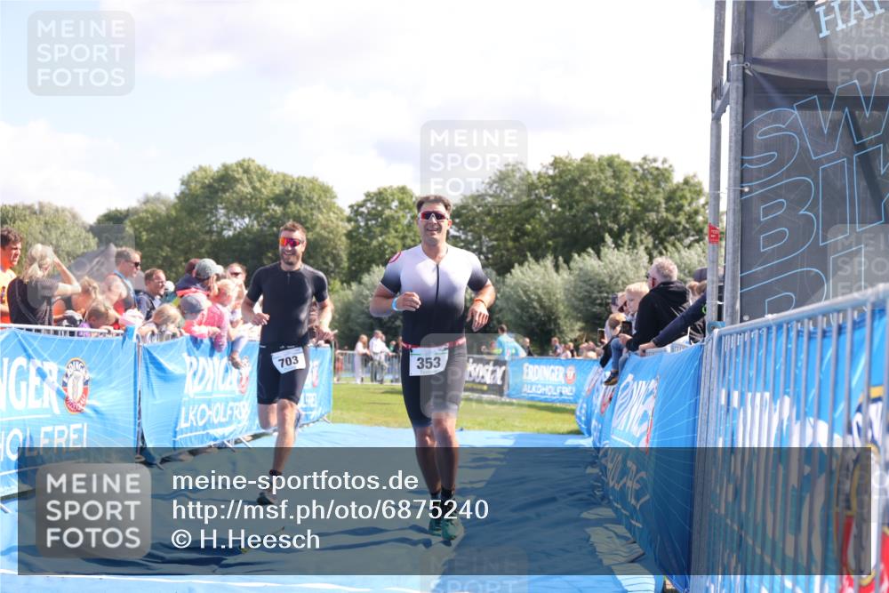 25.08.2024 - Elbe Triathlon Hamburg H.Heesch http://msf.ph/oto/6875240 25.08.2024 11:40:08 Ziel 353, 642, 703 meine-sportfotos.de