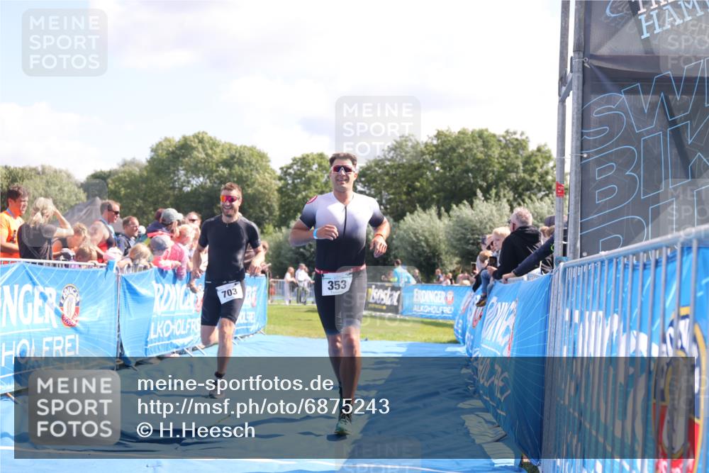 25.08.2024 - Elbe Triathlon Hamburg H.Heesch http://msf.ph/oto/6875243 25.08.2024 11:40:08 Ziel 353, 642, 703 meine-sportfotos.de