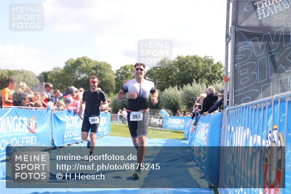 25.08.2024 - Elbe Triathlon Hamburg H.Heesch http://msf.ph/oto/6875245 25.08.2024 11:40:08 Ziel 353, 642, 703 meine-sportfotos.de