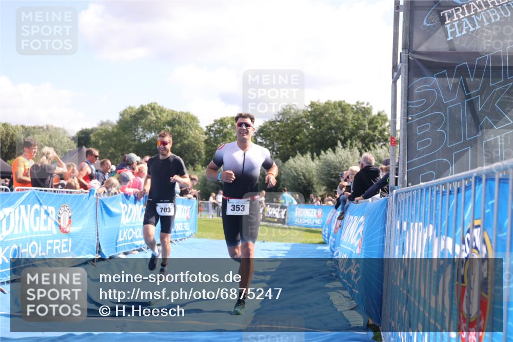 25.08.2024 - Elbe Triathlon Hamburg H.Heesch http://msf.ph/oto/6875247 25.08.2024 11:40:08 Ziel 353, 642, 703 meine-sportfotos.de