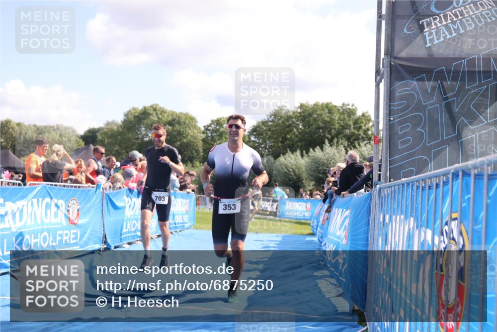 25.08.2024 - Elbe Triathlon Hamburg H.Heesch http://msf.ph/oto/6875250 25.08.2024 11:40:08 Ziel 353, 642, 703 meine-sportfotos.de