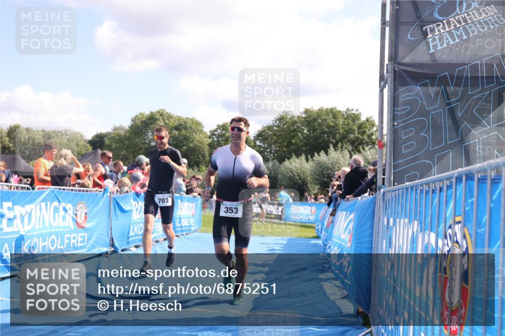 25.08.2024 - Elbe Triathlon Hamburg H.Heesch http://msf.ph/oto/6875251 25.08.2024 11:40:08 Ziel 353, 642, 703 meine-sportfotos.de