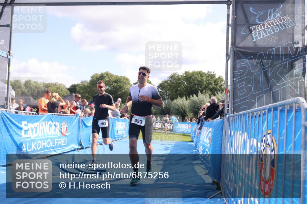 25.08.2024 - Elbe Triathlon Hamburg H.Heesch http://msf.ph/oto/6875256 25.08.2024 11:40:08 Ziel 353, 642, 703 meine-sportfotos.de