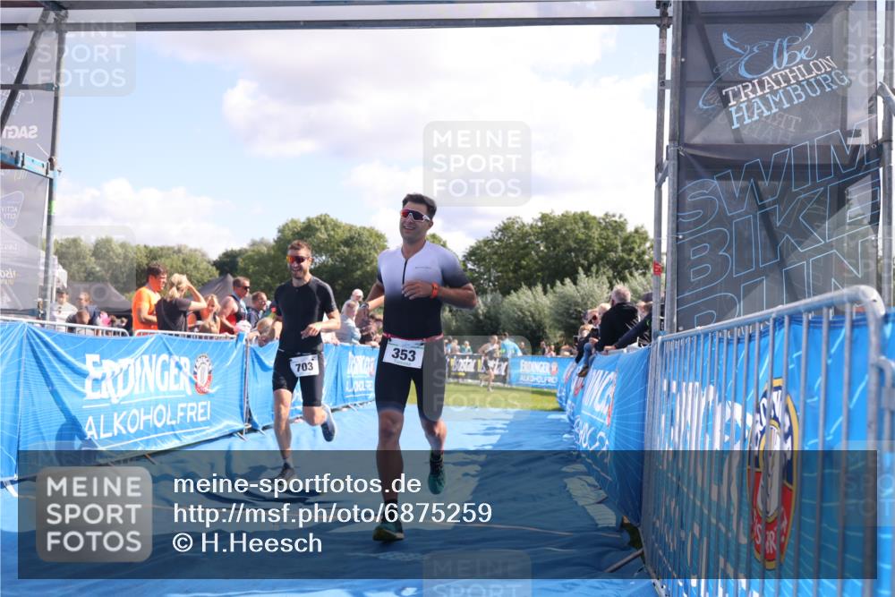 25.08.2024 - Elbe Triathlon Hamburg H.Heesch http://msf.ph/oto/6875259 25.08.2024 11:40:08 Ziel 353, 642, 703 meine-sportfotos.de