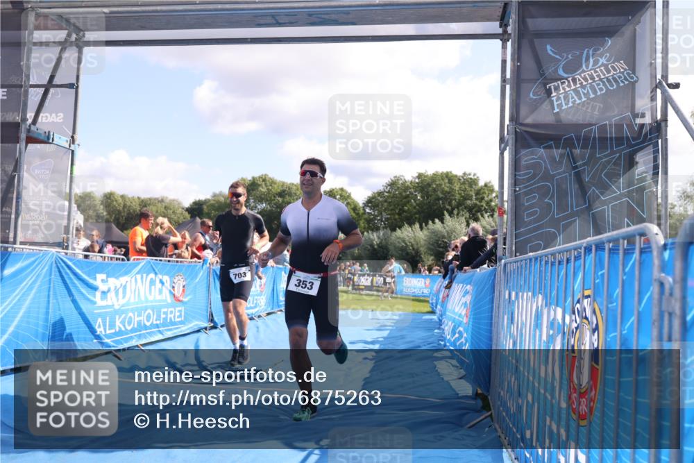 25.08.2024 - Elbe Triathlon Hamburg H.Heesch http://msf.ph/oto/6875263 25.08.2024 11:40:08 Ziel 353, 642, 703 meine-sportfotos.de