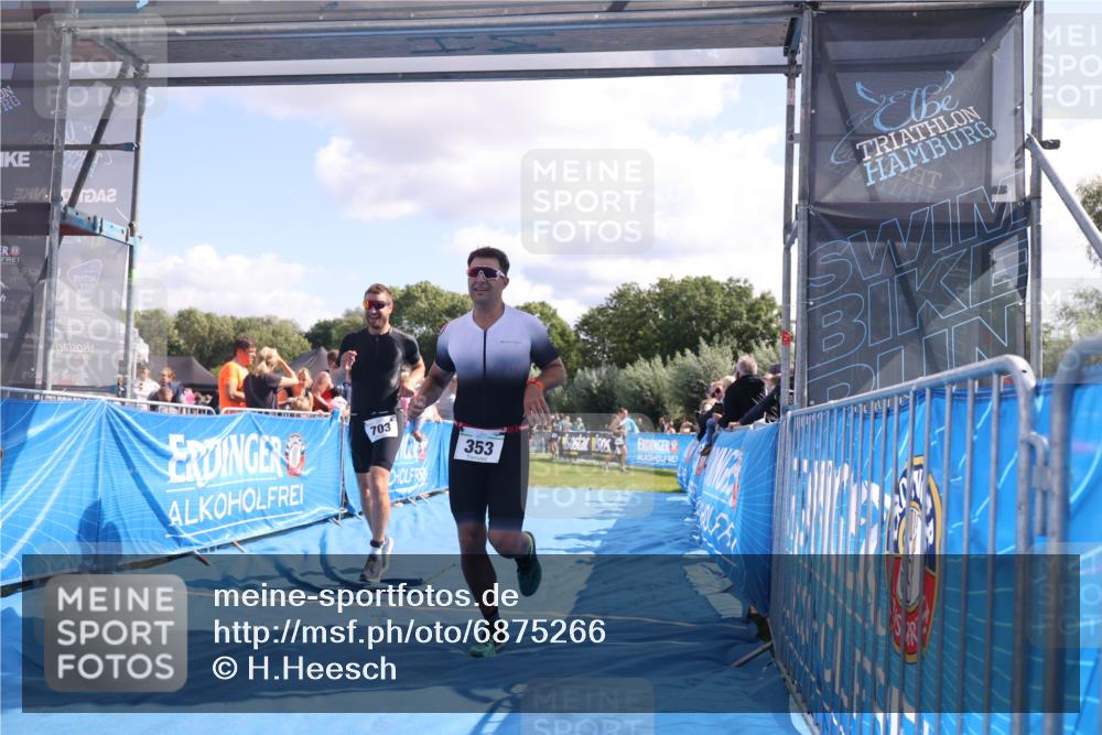 25.08.2024 - Elbe Triathlon Hamburg H.Heesch http://msf.ph/oto/6875266 25.08.2024 11:40:09 Ziel 353, 703, 794 meine-sportfotos.de