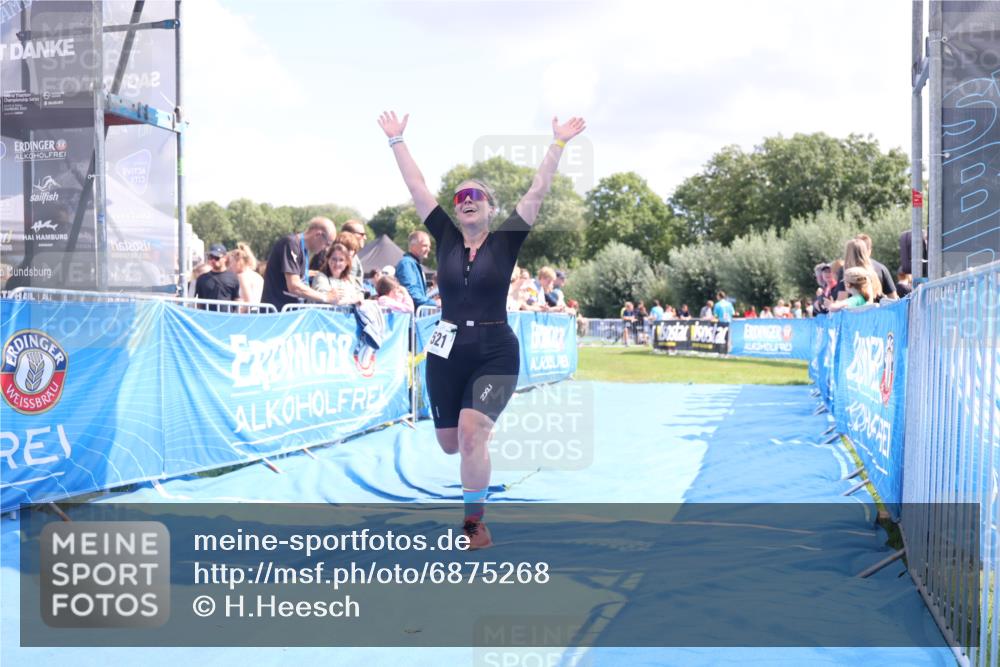 25.08.2024 - Elbe Triathlon Hamburg H.Heesch http://msf.ph/oto/6875268 25.08.2024 12:02:46 Ziel 521 meine-sportfotos.de