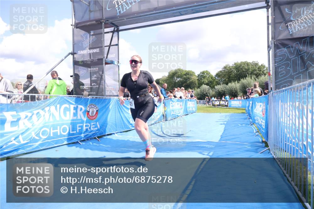 25.08.2024 - Elbe Triathlon Hamburg H.Heesch http://msf.ph/oto/6875278 25.08.2024 12:02:46 Ziel 521 meine-sportfotos.de