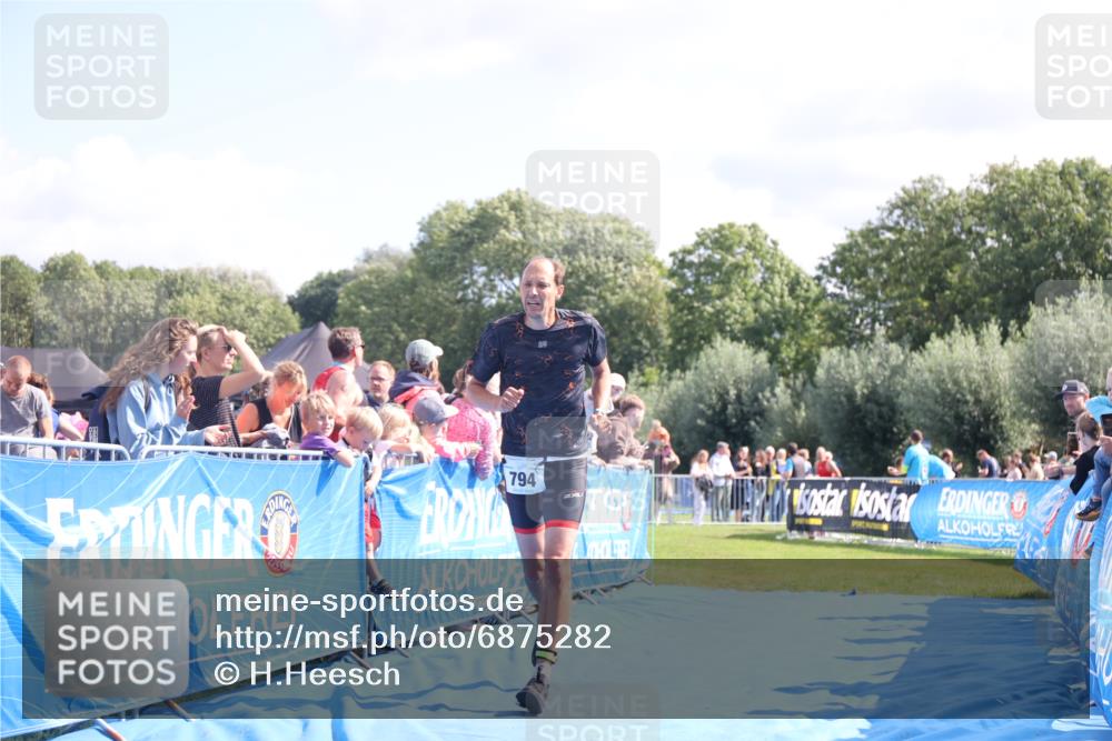 25.08.2024 - Elbe Triathlon Hamburg H.Heesch http://msf.ph/oto/6875282 25.08.2024 11:40:16 Ziel 353, 703, 794, 1445 meine-sportfotos.de