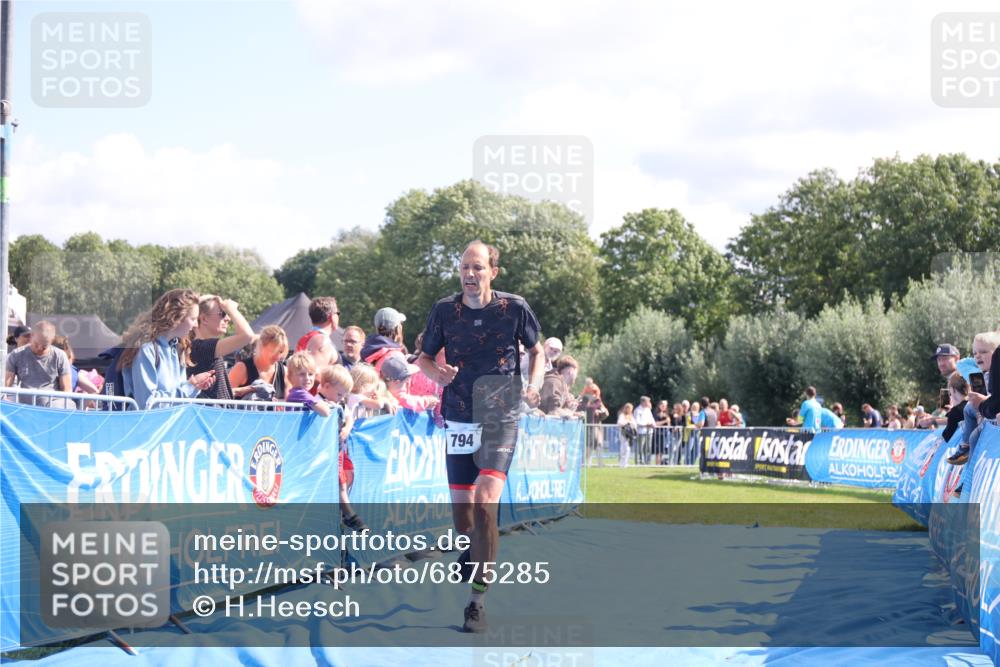 25.08.2024 - Elbe Triathlon Hamburg H.Heesch http://msf.ph/oto/6875285 25.08.2024 11:40:16 Ziel 353, 703, 794, 1445 meine-sportfotos.de
