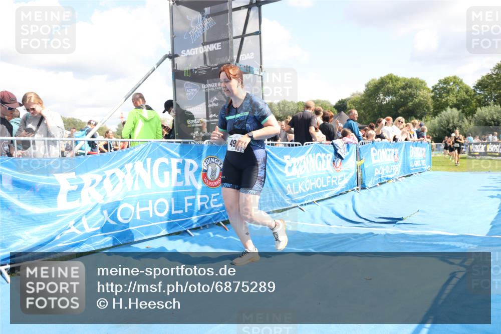 25.08.2024 - Elbe Triathlon Hamburg H.Heesch http://msf.ph/oto/6875289 25.08.2024 12:02:59 Ziel 491, 757 meine-sportfotos.de