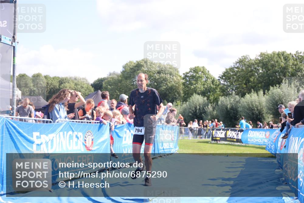 25.08.2024 - Elbe Triathlon Hamburg H.Heesch http://msf.ph/oto/6875290 25.08.2024 11:40:16 Ziel 353, 703, 794, 1445 meine-sportfotos.de
