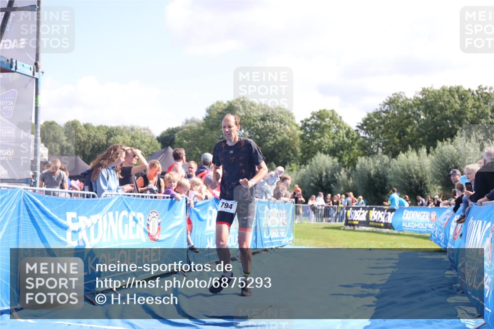25.08.2024 - Elbe Triathlon Hamburg H.Heesch http://msf.ph/oto/6875293 25.08.2024 11:40:16 Ziel 353, 703, 794, 1445 meine-sportfotos.de