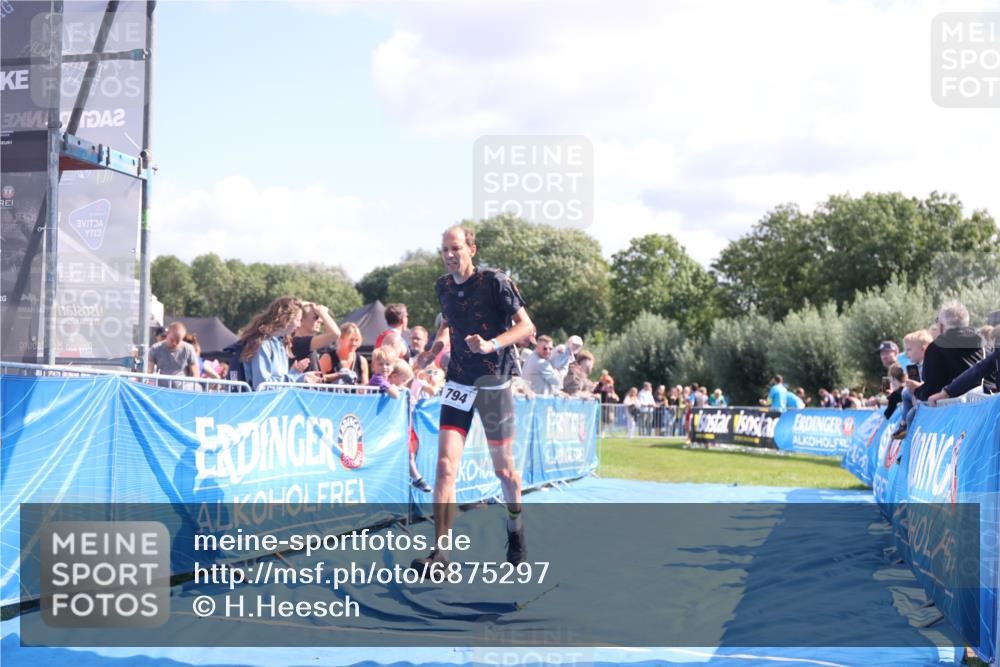 25.08.2024 - Elbe Triathlon Hamburg H.Heesch http://msf.ph/oto/6875297 25.08.2024 11:40:16 Ziel 353, 703, 794, 1445 meine-sportfotos.de