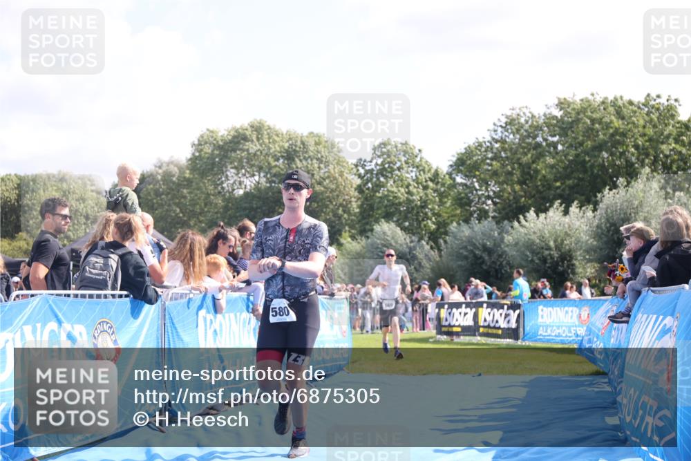 25.08.2024 - Elbe Triathlon Hamburg H.Heesch http://msf.ph/oto/6875305 25.08.2024 11:14:49 Ziel 262, 580, 669 meine-sportfotos.de