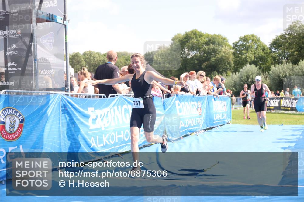 25.08.2024 - Elbe Triathlon Hamburg H.Heesch http://msf.ph/oto/6875306 25.08.2024 12:03:04 Ziel 491, 757, 1548, 1631 meine-sportfotos.de